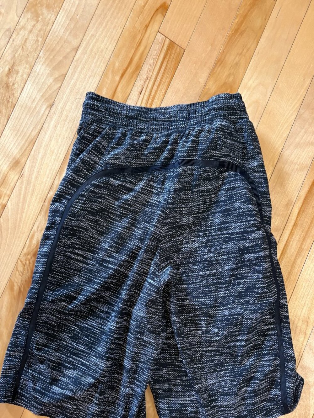 Mens Lululemon shorts black and white- size S Drawstring